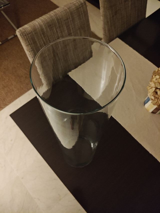 Jarrón alto de cristal transparente