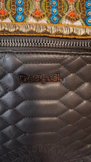 Bolso bandolera Desigual negro y multicolor