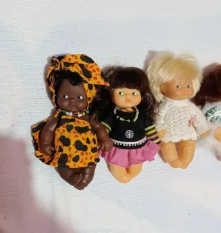 Se ve de Lote 5 Muñecas Barriguitas 35€