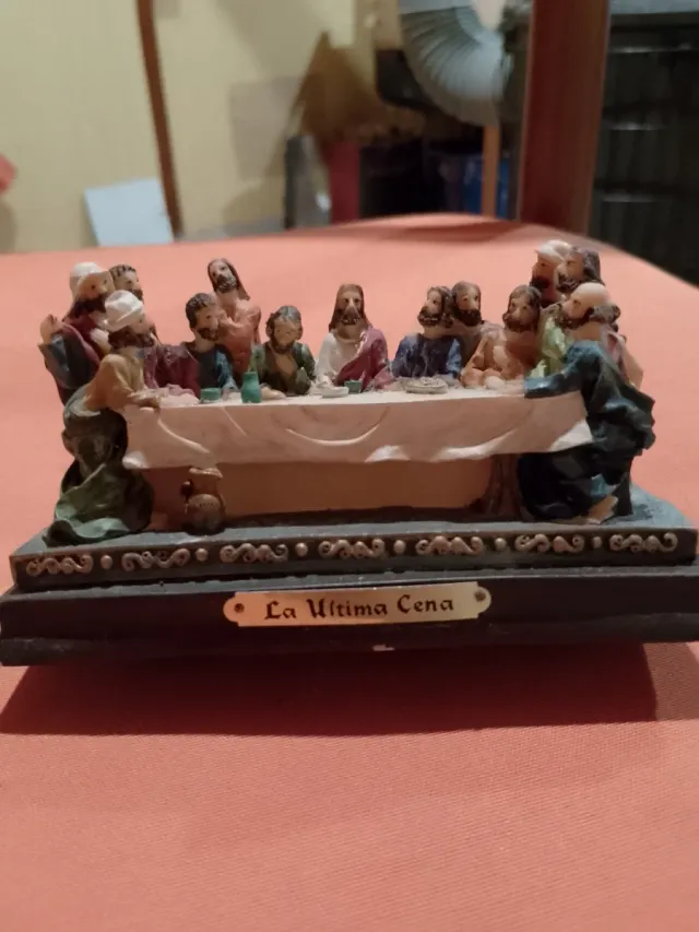 Estatua. La Última Cena echa en  Resina.
