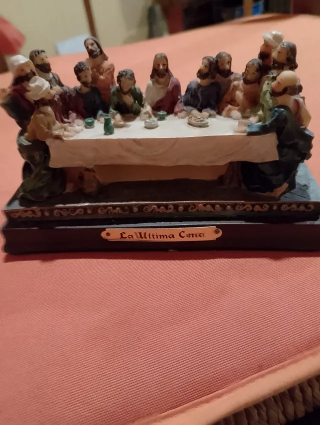 Estatua. La Última Cena echa en  Resina.