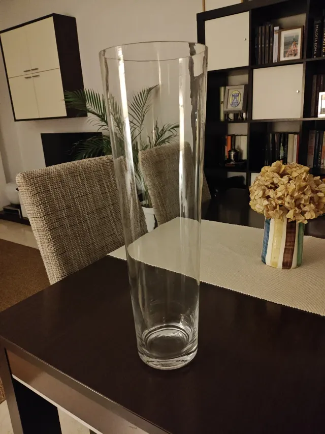 Jarrón de cristal alto transparente