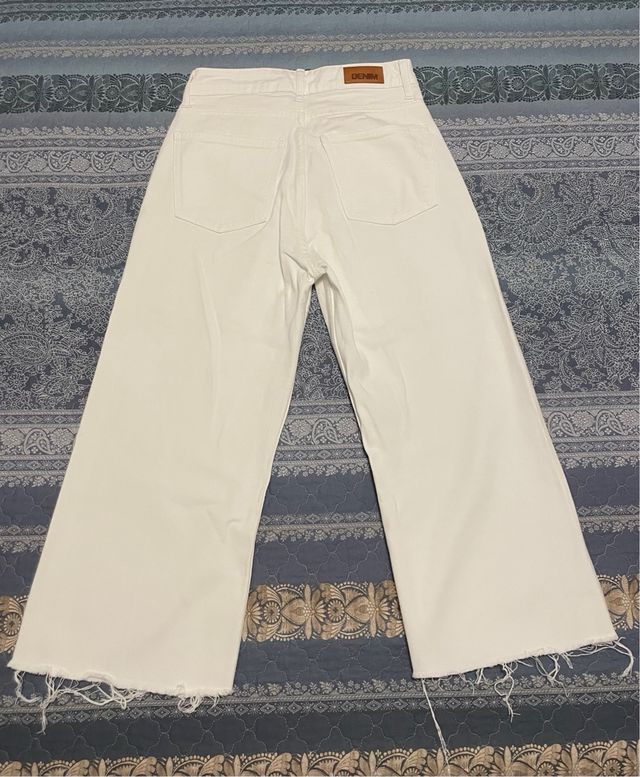 Pantalones blancos anchos