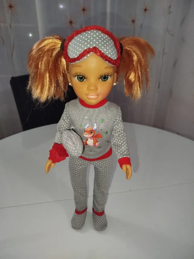 Nancy un día con el dragón Gus