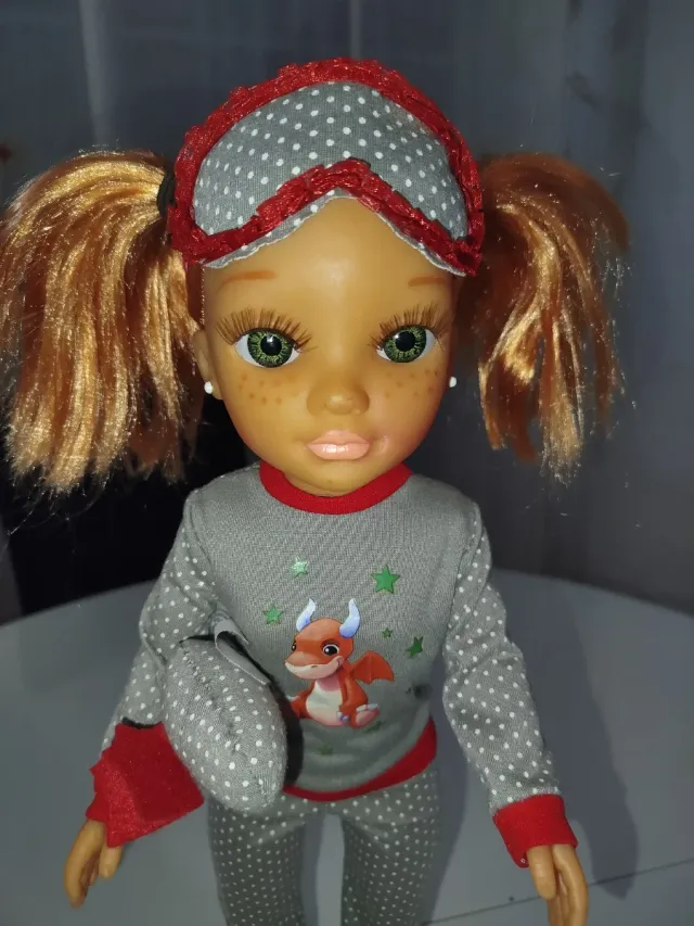 Nancy un día con el dragón Gus