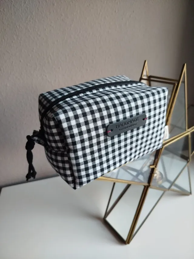 Neceser hecho a mano cuadros blanco y negro