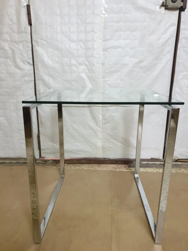 Mesa auxiliar cristal y metal