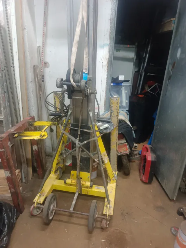 Elevador manual con cabrestante