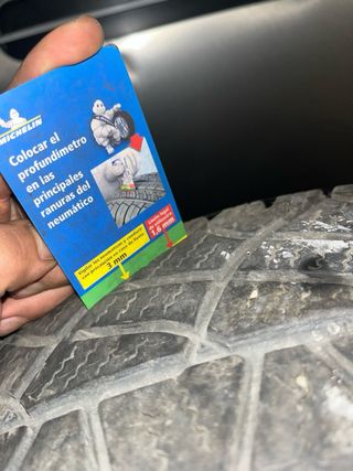 Neumatico 215/65 R 16 más 4 llantas Hyundai