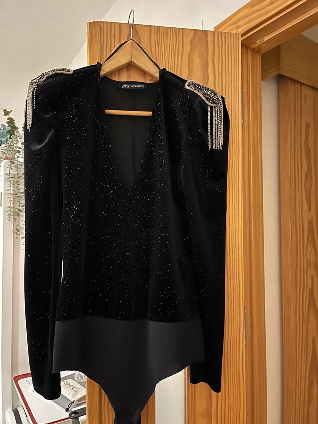 Body terciopelo brillos hombros Zara Talla L