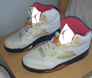 Jordan V Blancas y Negras