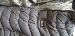 Chaqueta térmica con capucha negra