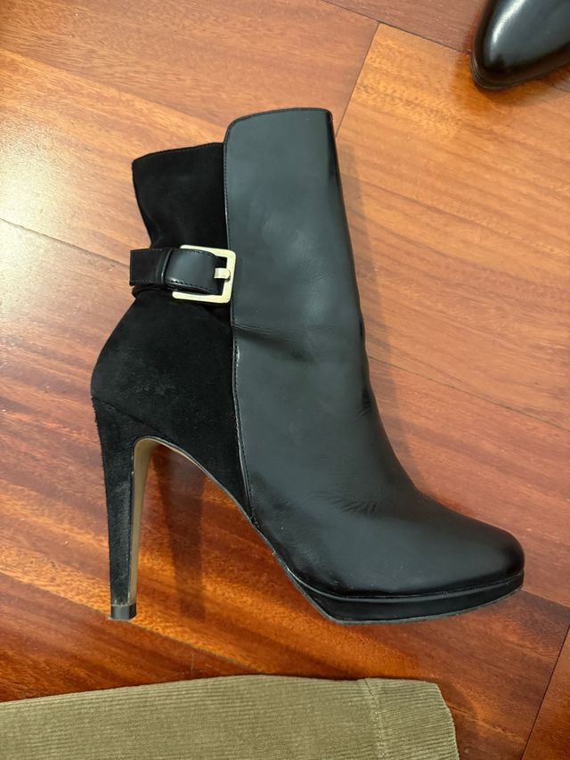 Botines Menbur cuero y ante tacón hebilla