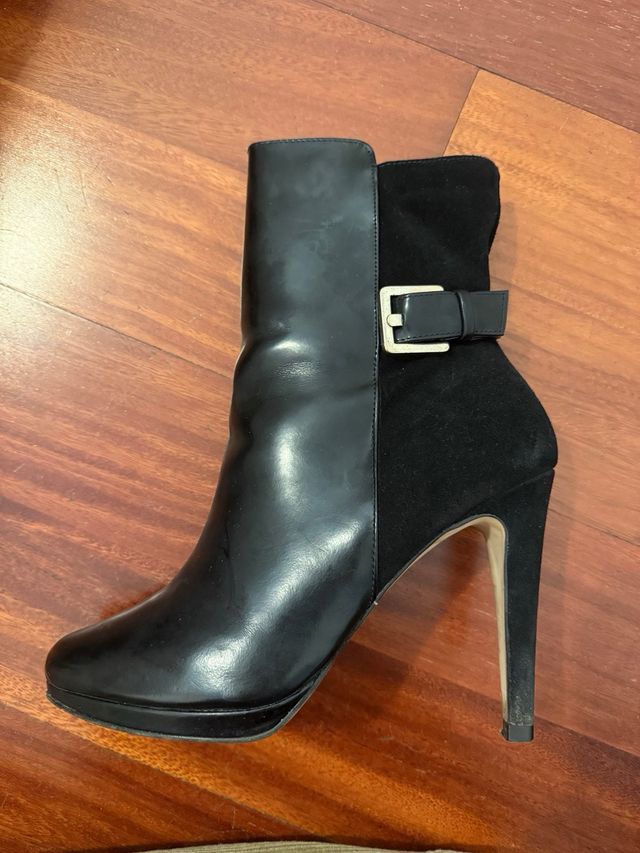 Botines Menbur cuero y ante tacón hebilla