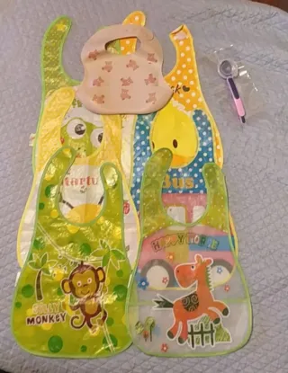 Set 7 Bavaglini + 2 Cucchiaini Bimbi