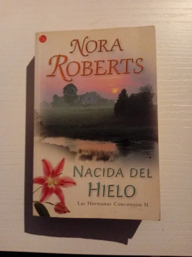 Nacida del hielo / Born in Ice (Las Hermanas Co...