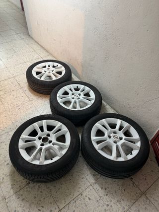 Llantas Opel Corsa D 4x100 en 16 pulgadas.