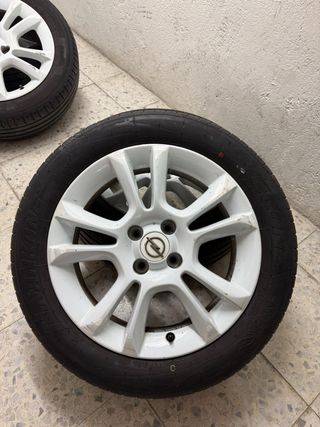 Llantas Opel Corsa D 4x100 en 16 pulgadas.