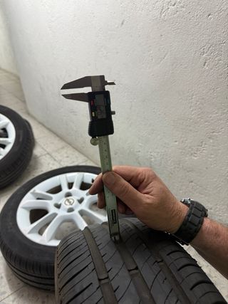 Llantas Opel Corsa D 4x100 en 16 pulgadas.