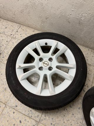 Llantas Opel Corsa D 4x100 en 16 pulgadas.