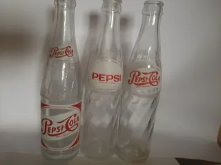 Diverse bottiglie: Clesa, Pepsi, Eagle, Coca-Cola