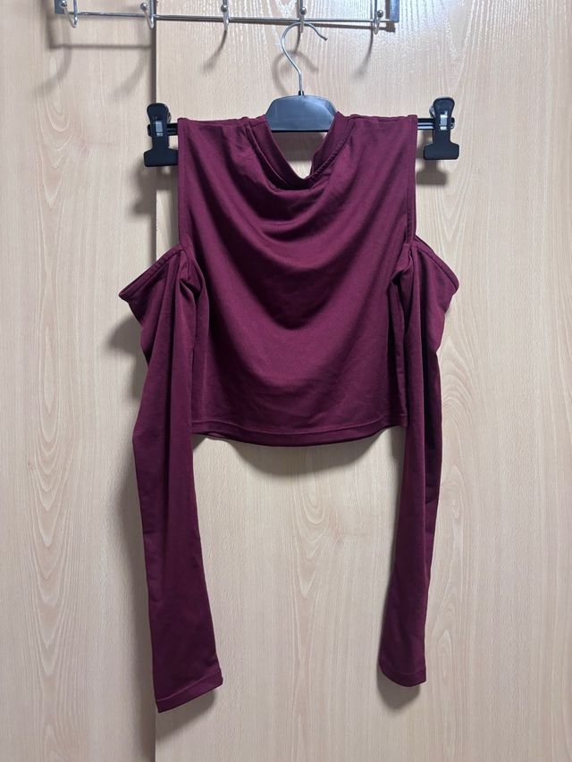 Camiseta hombros descubiertos granate S