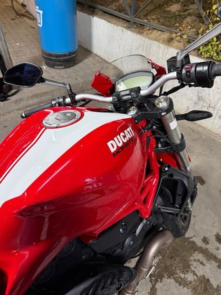 Ducati Monster 821 Stripe Roja - SOLO 12000km