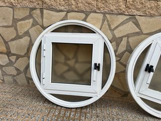 Ventanas redondas blancas