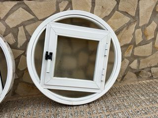 Ventanas redondas blancas