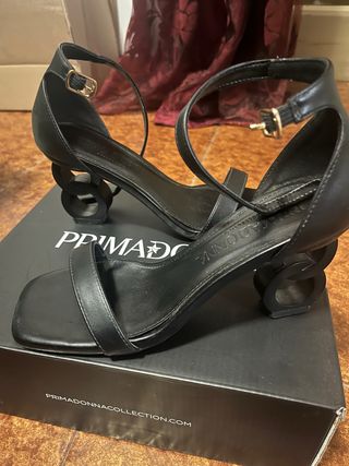 Tacchi Primadonna neri con tacco scultura
