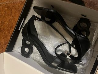 Tacchi Primadonna neri con tacco scultura