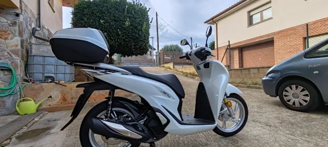 Honda SH 125i Blanca
