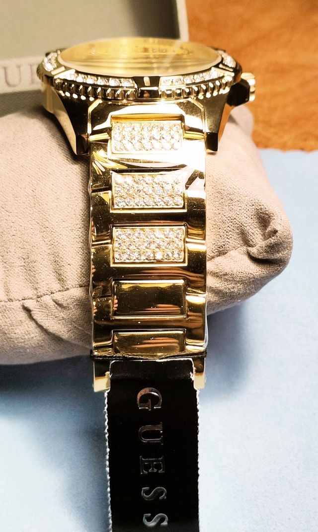 Reloj Guess frontier nuevo dorado