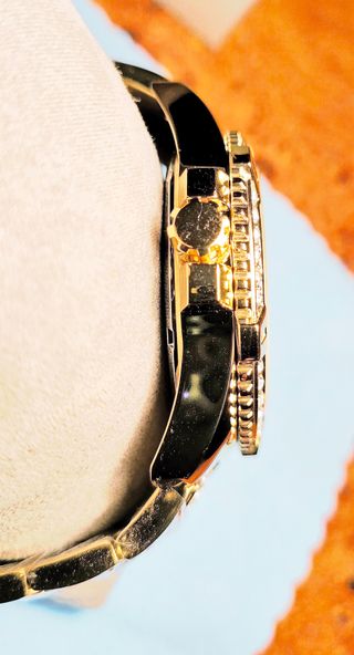 Reloj Guess frontier nuevo dorado