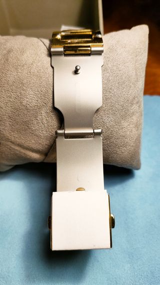 Reloj Guess frontier nuevo dorado