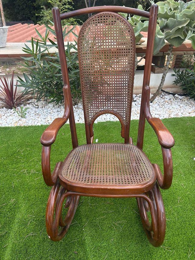 Mecedora antigua madera y mimbre