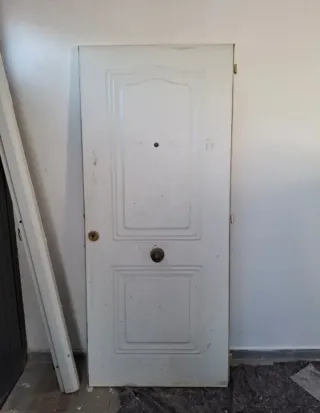 Puerta blindada exterior blanca