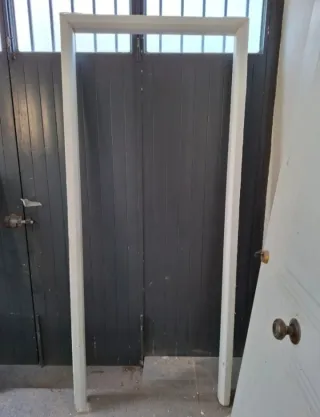 Puerta blindada exterior blanca