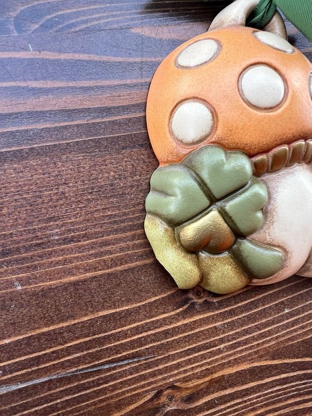 Formella Thun funghi con quadrifoglio portafortuna