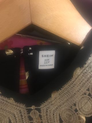 Vestido negro con detalles dorados Shein