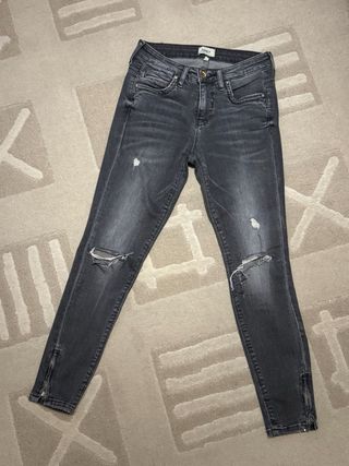 Jeans Only grigi strappati con zip