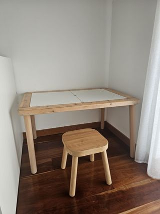 Mesa e banco infantil IKEA FLISAT