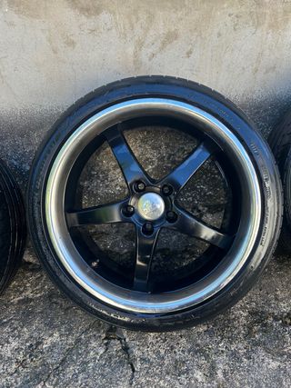 Llantas 18 pulgadas.
