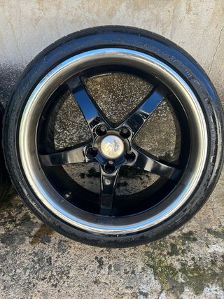 Llantas 18 pulgadas.