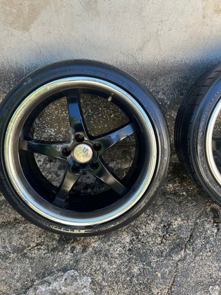 Llantas 18 pulgadas.