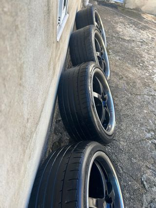 Llantas 18 pulgadas.