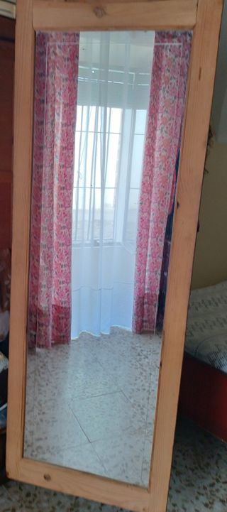 Armario ropero antiguo con espejo interior