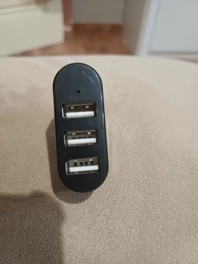 Cargador USB Múltiple Negro