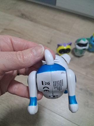 Perro robot interactivo blanco y azul