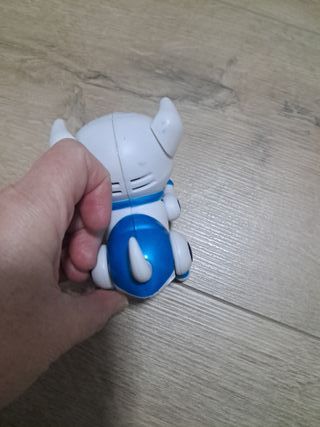 Perro robot interactivo blanco y azul